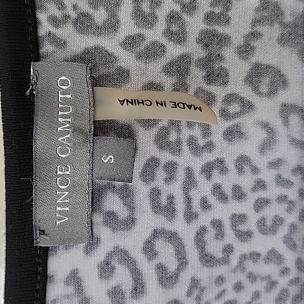 VINCE CAMUTO Ruched Top - Picture 2 of 4